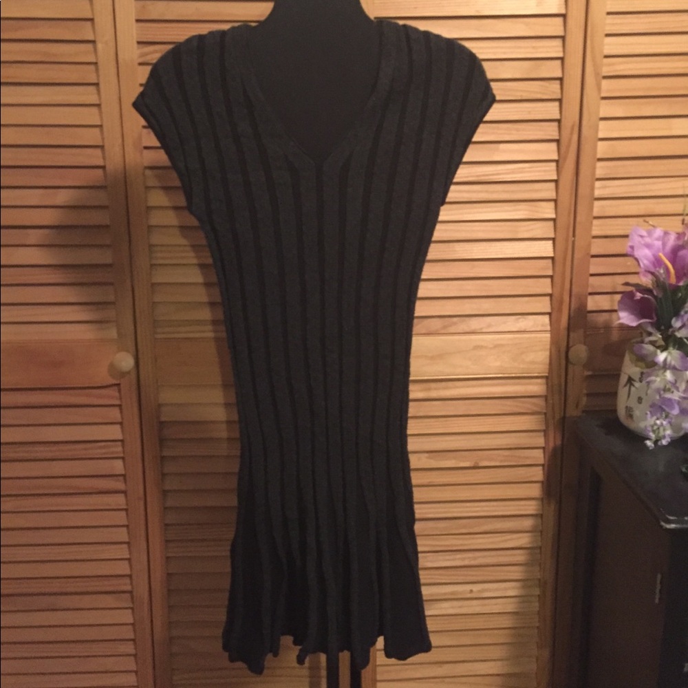 Knee Length Short Sleeved Sweater Like Dress